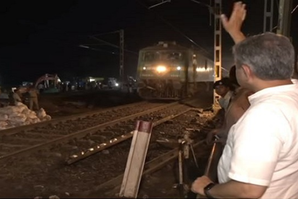 ফের ট্রেনের চাকা গড়াল বালেশ্বরের লাইনে