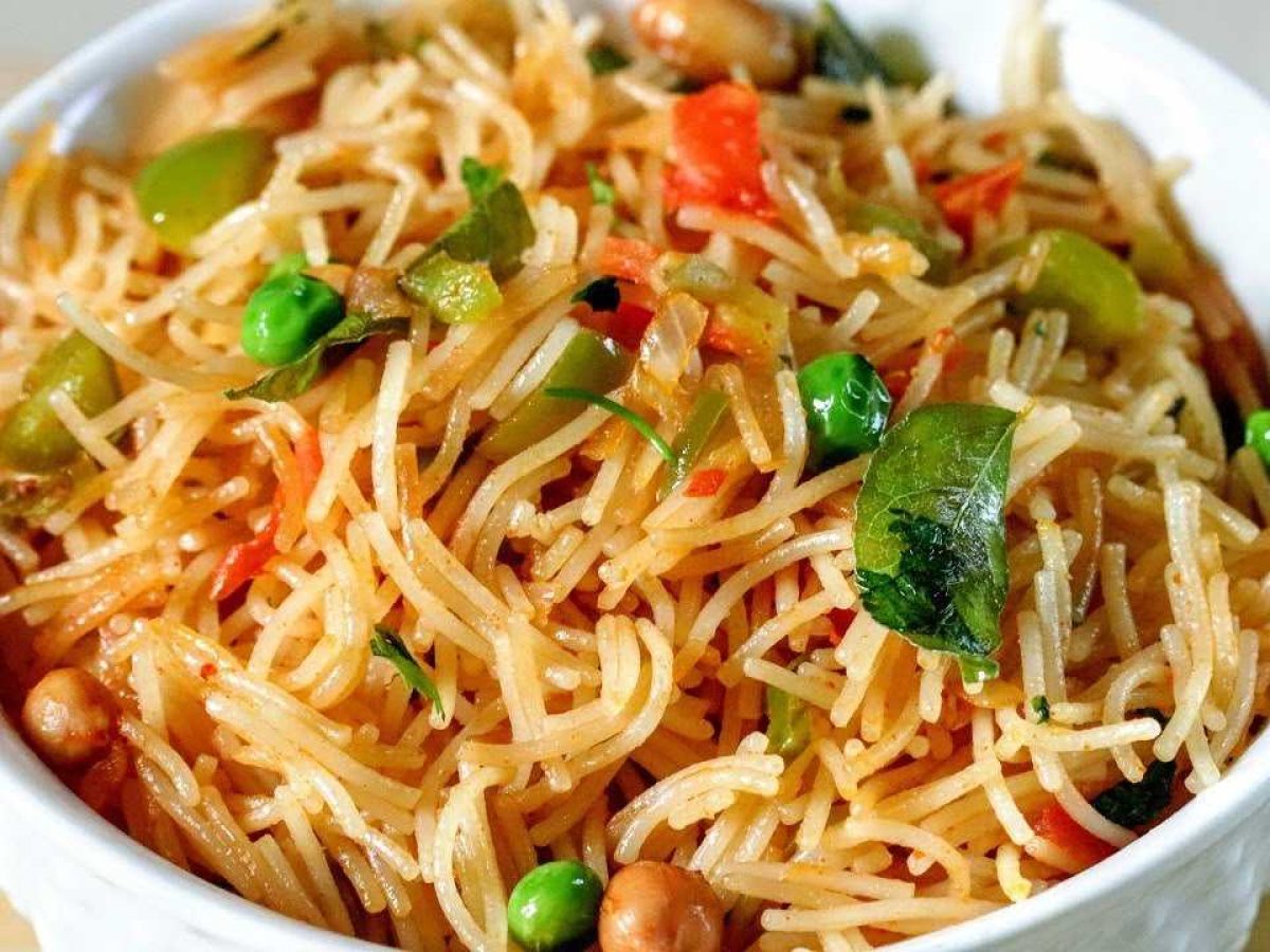 সেমাই দিয়ে বানিয়ে ফেলুন সুস্বাদু উপমা।