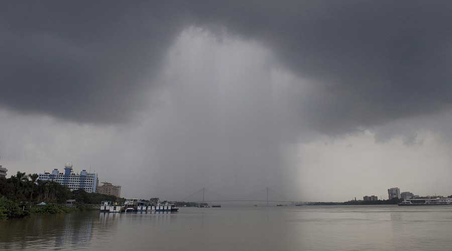 কলকাতা -সহ দক্ষিণবঙ্গের বিশেষ উপকূলবর্তী জেলাগুলিতে বিক্ষিপ্ত বৃষ্টির পূর্বাভাস!