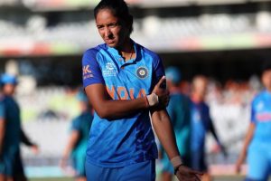 ভারত অধিনায়ক হরমনপ্রীত কৌরের বিরুদ্ধে শাস্তির কথা ঘোষণা করা হল আইসিসির পক্ষ থেকে।