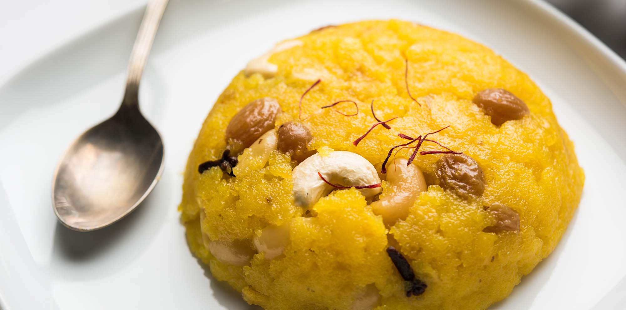 গাজরের হালুয়া তো খেয়েছেন, এবার চেখে দেখুন আনারসের হালুয়া।