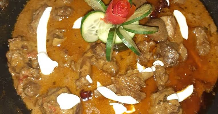 মটনের অনেক রেসিপিই তো ট্রাই করেছেন, এবার খেয়ে দেখুন মটন মাখানি।