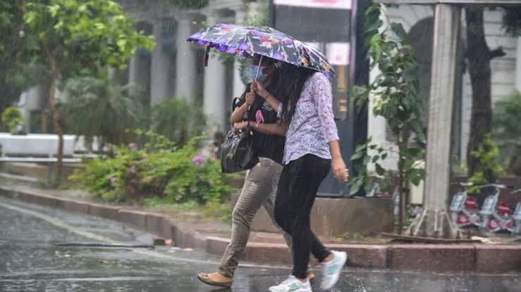 রবিবার বিক্ষিপ্তভাবে বৃষ্টির সম্ভাবনা শহরের একাধিক এলাকায়।