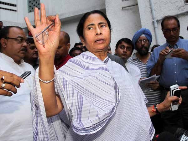 লগ্নি টানতে বিদেশ সফর মমতার , কেন্দ্রীয় অনুমোদন মিললে বিদেশ যাত্রা চূড়ান্ত  