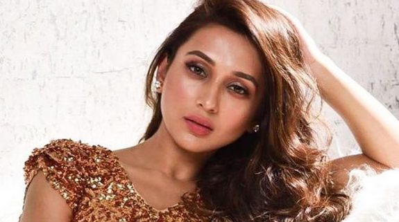 ডিসেম্বরে বিয়ে মিমির? কালিম্পংয়ে বসছে রাজকীয় আসর, পাত্র নৌসেনা কর্মকর্তা!