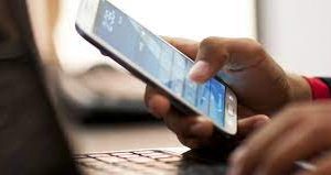 কাজের সময়ের বাইরে ব্যক্তিগত সময়ে অফিসের ফোন বা ইমেল নয়