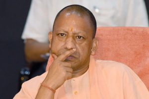 যোগীরাজ্যে দলিত নিগ্রহ, দলিত অসুস্থ বৃদ্ধরকে প্রস্রাব চাটানোর অভিযোগ