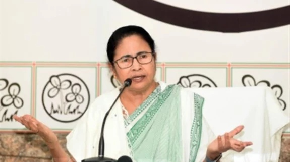 মমতা বন্দ্যোপাধ্যায়ের বিরুদ্ধে দায়ের এফআইআর, হেয়ার স্ট্রিট থানায় অভিযোগ ব্যবসায়ীর