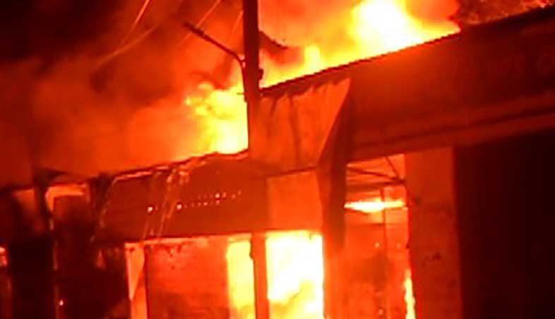 মধ্যরাতে ভয়ঙ্কর অগ্নিকাণ্ড, পুড়ে মৃত্যু শিশু সহ একই পরিবারের ৩ জনের