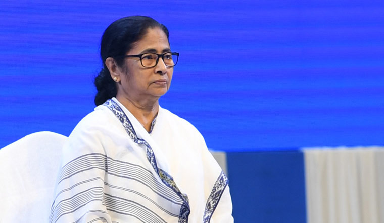 পায়ের চোট পরীক্ষা করাতে এসএসকেএম-এ মমতা 