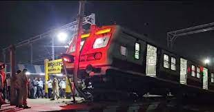 মদ্যপ রেলকর্মীর গাফিলতিতে প্লাটফর্মে উঠে যায় ট্রেন, প্রকাশ্যে এল ভিডিও 