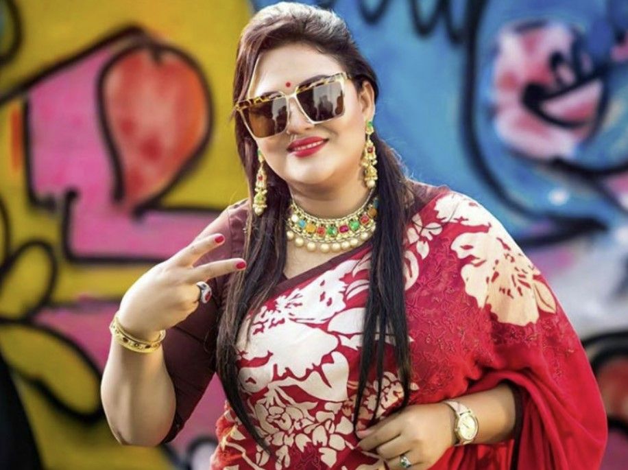 গ্রেফতারি পরোয়ানায় বিপাকে মমতাজ