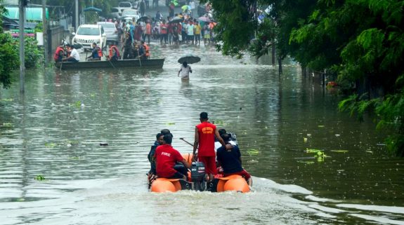 জমা জলে নাজেহাল দাসপাড়া, ক্ষোভে বেনারস রোড অবরোধ এলাকাবাসীর