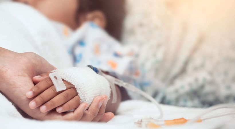 চিকিৎসক, হাসপাতালের গাফিলতিতে থ্যালাসেমিয়া আক্রান্ত ১৪ জন শিশু সংক্রমিত হল হেপাটাইটিস ও এইচআইভিতে