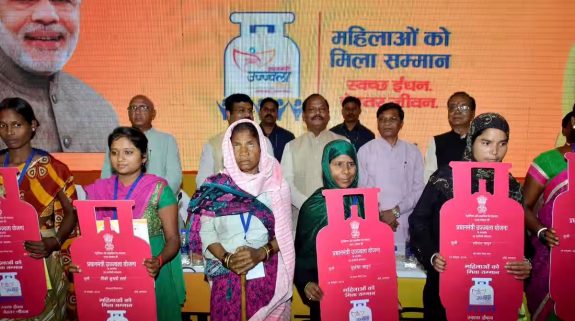 উজ্জ্বলা যোজনায় নতুন শর্ত, বাড়িতে টোটো থাকলে মিলবে না সুবিধা