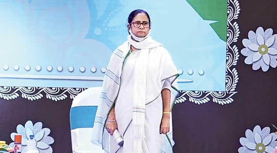 ভার্চুয়ালি পুজো উদ্বোধন করলেন মমতা বন্দ্যোপাধ্যায় 