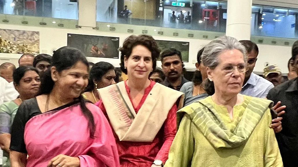 মহিলা ‘ইন্ডিয়া’ সম্মেলনে একই মঞ্চে সোনিয়া-প্রিয়ঙ্কাদের সঙ্গে বক্তা তৃণমূল ও সিপিএমের মহিলা নেত্রীরা