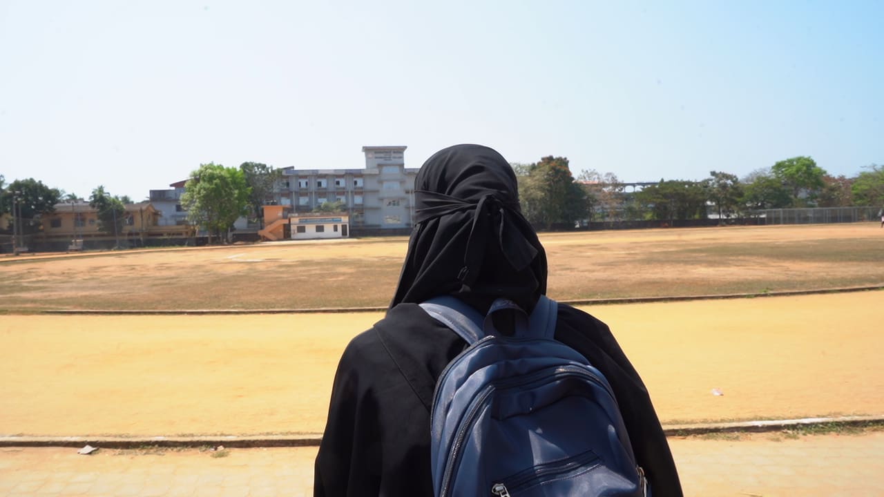 পরীক্ষাকেন্দ্রে মাথা-মুখ-কান ঢাকা পোশাক নিষিদ্ধ করল কর্ণাটক সরকার