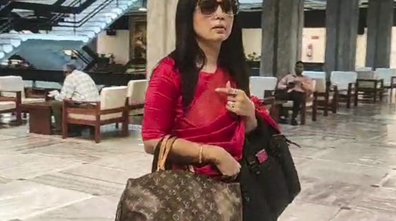 ঘুষের বিনিময়ে প্রশ্ন মামলায় আপাতত স্বস্তি মহুয়ার, লোকপালের নির্দেশ খারিজ দিল্লি হাইকোর্টের