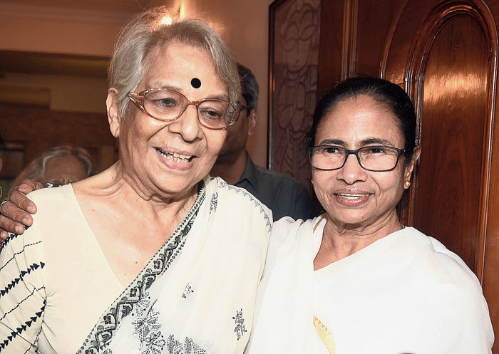 প্রয়াত বিনায়ক বন্দ্যোপাধ্যায়ের মা নির্মলা বন্দ্যোপাধ্যায়, শোকপ্রকাশ মমতার 