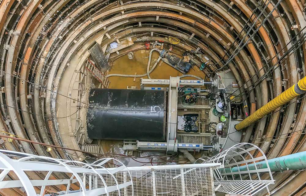 ২ দিন পরও টানেলে আটকে ৪০ জন শ্রমিক, স্টিলের পাইপ বসিয়ে উদ্ধারের চেষ্টা