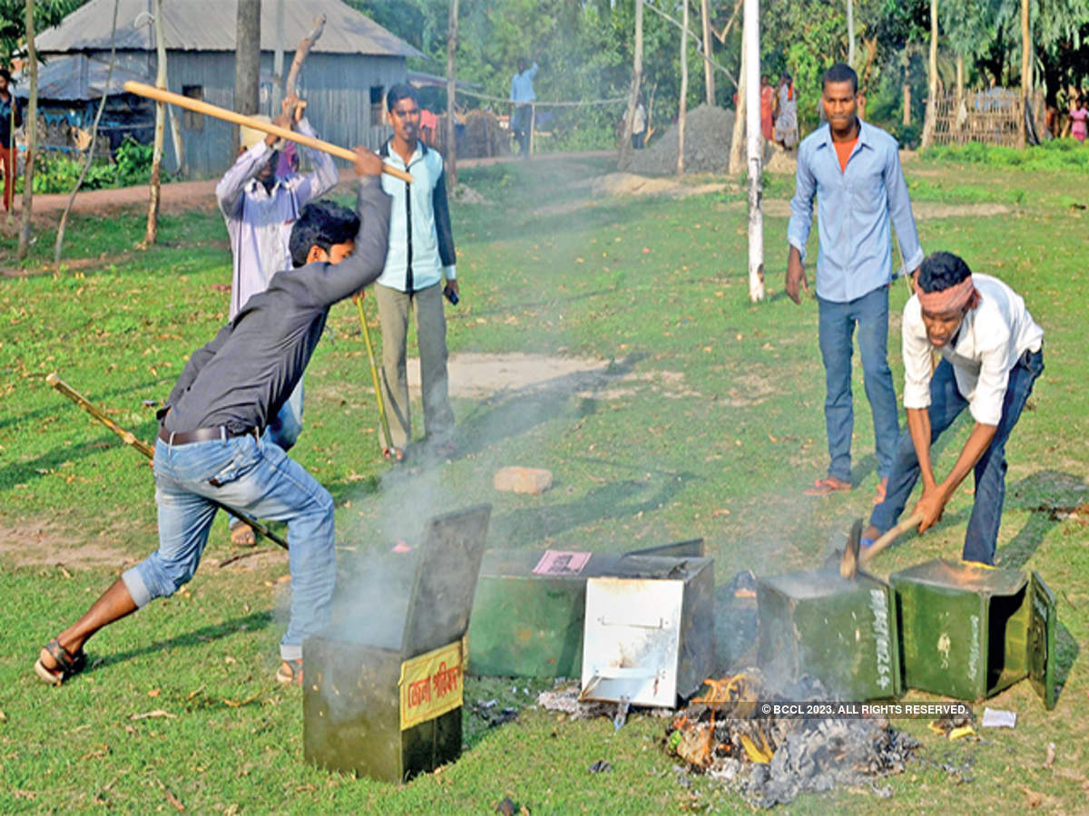 পঞ্চায়েত ভোটে নিহতদের পরিবারের ১ জনকে চাকরি 