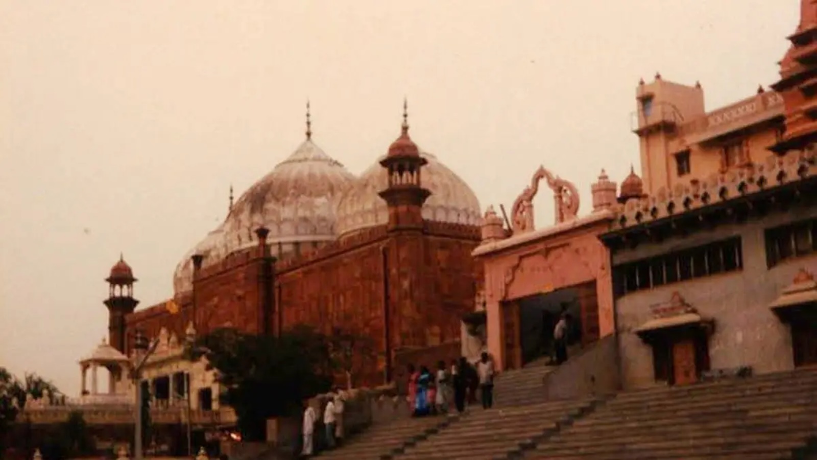 মথুরার শাহী ঈদগাহ মসজিদ নিয়ে সমীক্ষার দাবিতে সায় শীর্ষ আদালতেরও