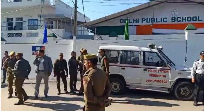 শ্রীনগরের নামি স্কুলে বোমাতঙ্ক, ঘটনাস্থলে বম্ব স্কোয়াড