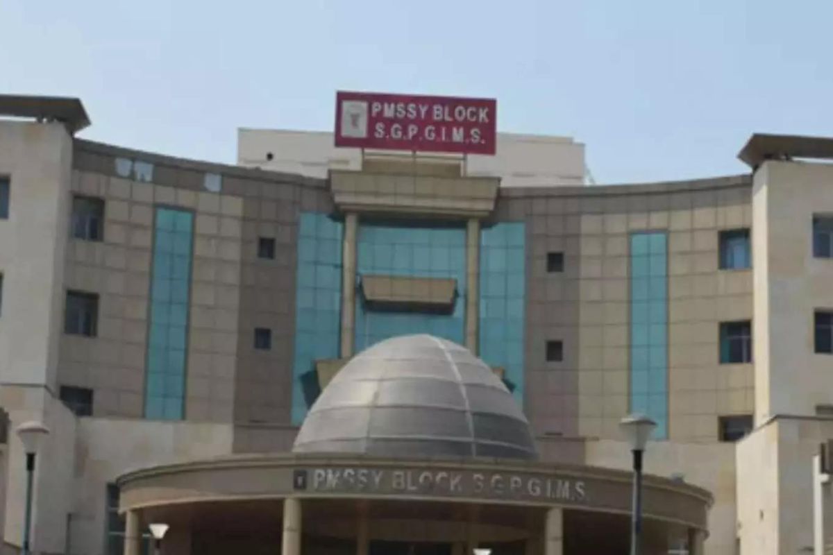 যোগীর রাজ্যে সরকারি হাসপাতালে অগ্নিকান্ড,  মৃত্যু ১ মহিলা ও ১ শিশুর