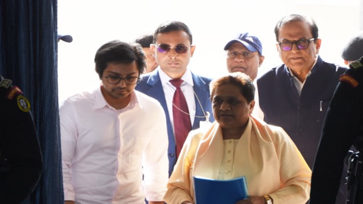 ভাইপো আকাশ আনন্দকে দলের উত্তরসূরী ঘোষণা করলেন মায়াবতী 