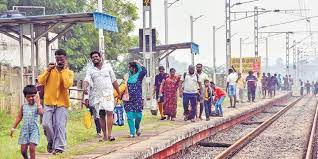 রেলকর্মীদের তৎপরতায় বাঁচলো প্রায় হাজার যাত্রীর প্রাণ