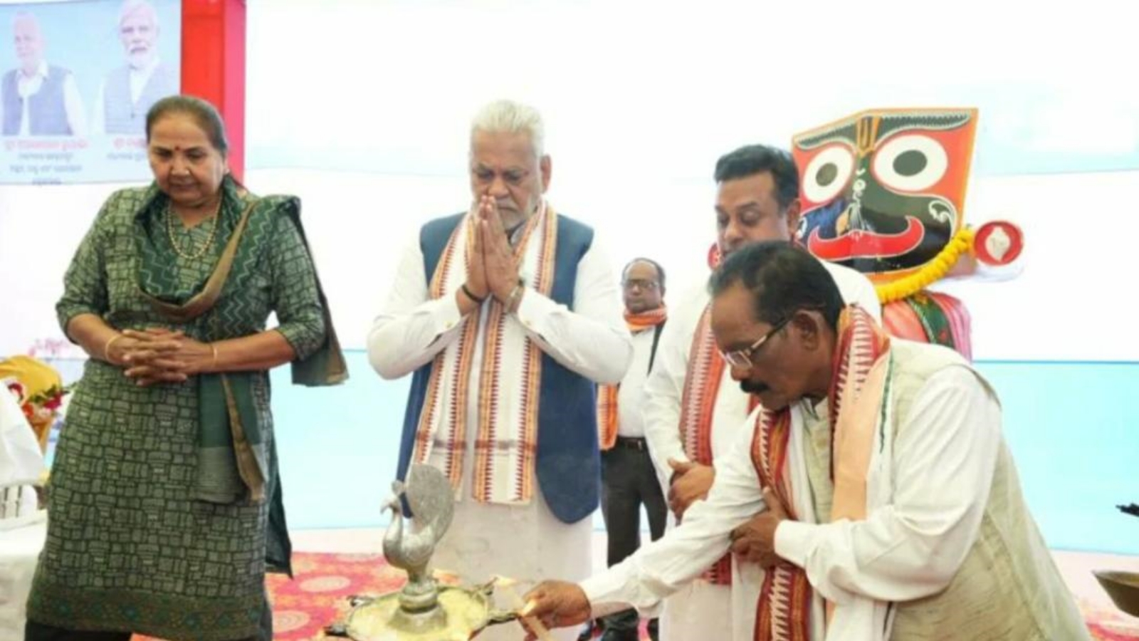 চিল্কা হ্রদে পথ হারিয়ে ২ ঘন্টা আটকে কেন্দ্রীয় মন্ত্রী 