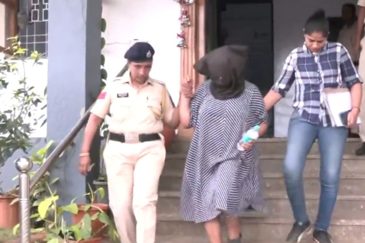 শ্বাসরোধ করে সন্তানকে খুন, আত্মহত্যার চেষ্টা ‘সিইও’ মায়ের 