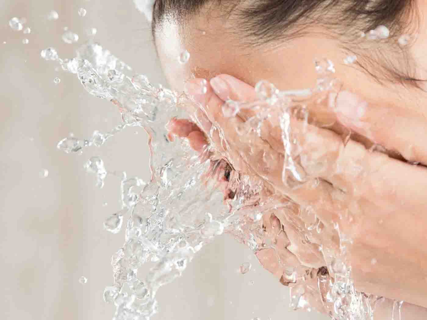 শীত-গ্রীষ্মে একই ফেসওয়াশ কখনই নয়