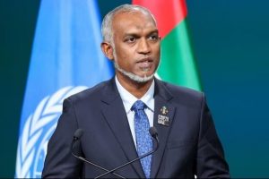 ভারতীয় সেনা ফিরিয়ে বিমান ওড়ানোর পাইলট খুঁজছেন মুইজ্জু