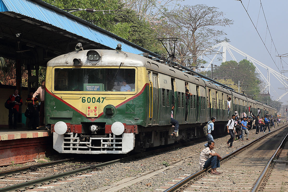 আজ মকর সংক্রান্তি, কলকাতায় ব্যাহত চক্ররেল পরিষেবা