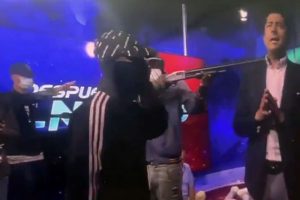 আমেরিকায় টিভি চ্যানেলে বন্দুকবাজের হামলা, জারি গৃহযুদ্ধ পরিস্থিতি