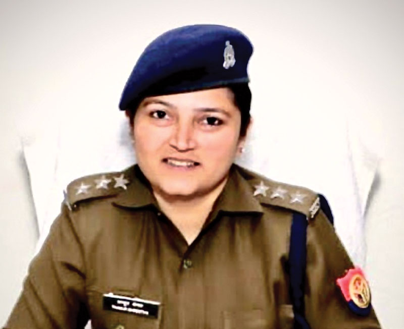 উত্তরপ্রদেশে প্রতারণার ফাঁদে খোদ পুলিশ আধিকারিক 