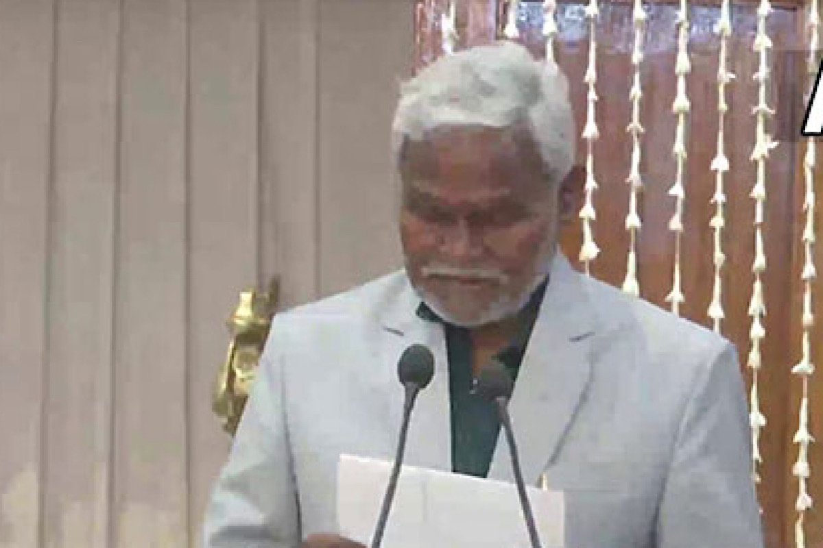 ঝাড়খণ্ডে মুখ্যমন্ত্রী পদে শপথ নিল হেমন্ত ঘনিষ্ঠ চম্পাই সোরেন