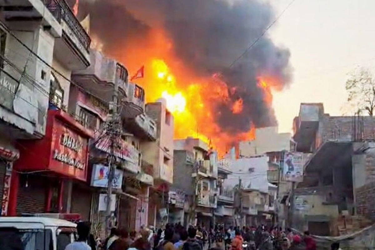 দিল্লির একটি রঙের কারখানায় অগ্নিকান্ডে মৃত ১১, নিখোঁজ ২