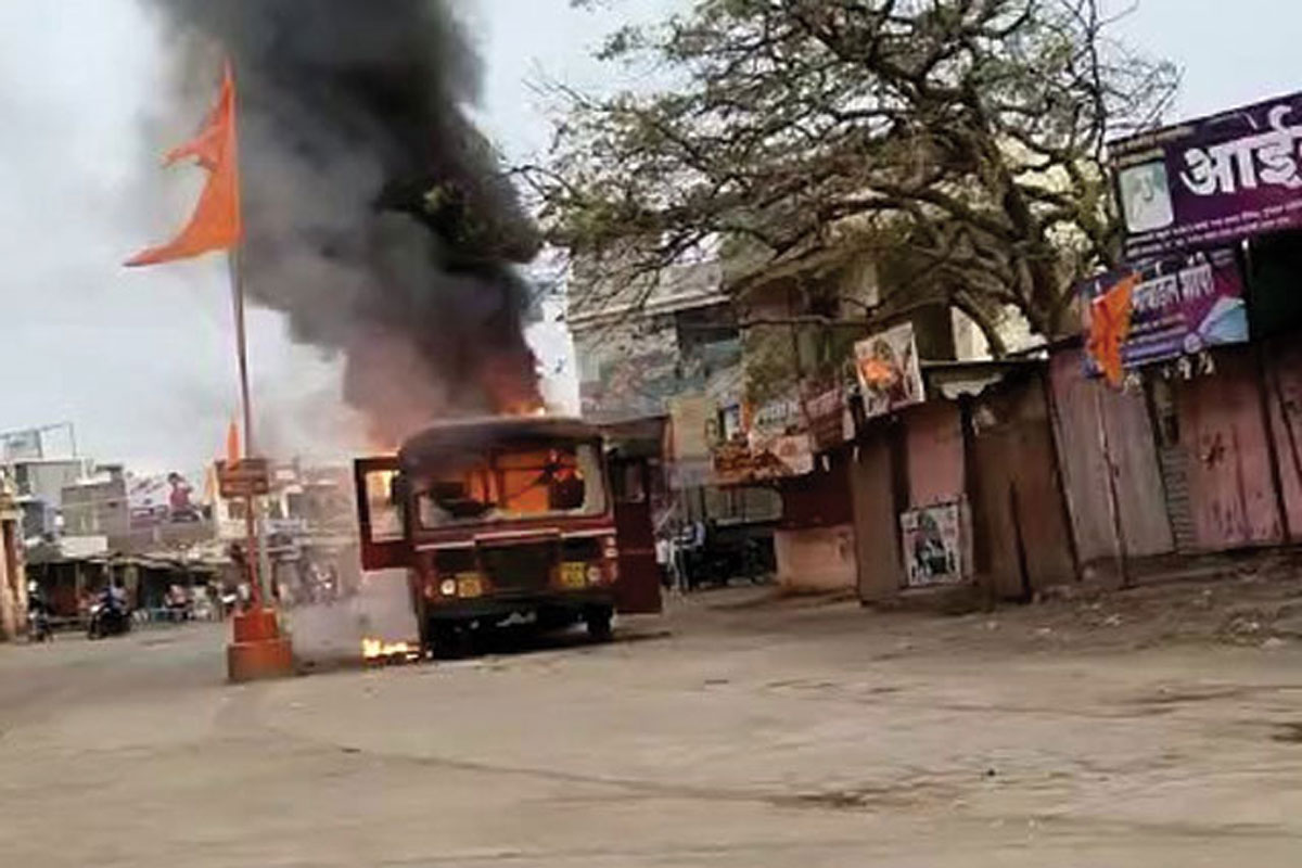 মারাঠা সংরক্ষণ আন্দোলনে ফের উত্তপ্ত মহারাষ্ট্র, বিপাকে সিন্ধে সরকার