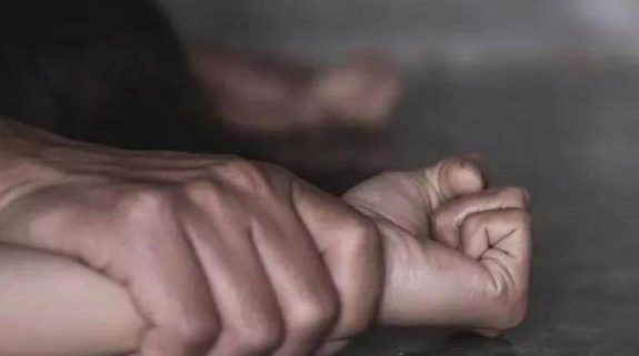 বারুইপুরে নাবালিকাকে ধর্ষণ করে খুনের অভিযোগ, পথ অবরোধ জনতার