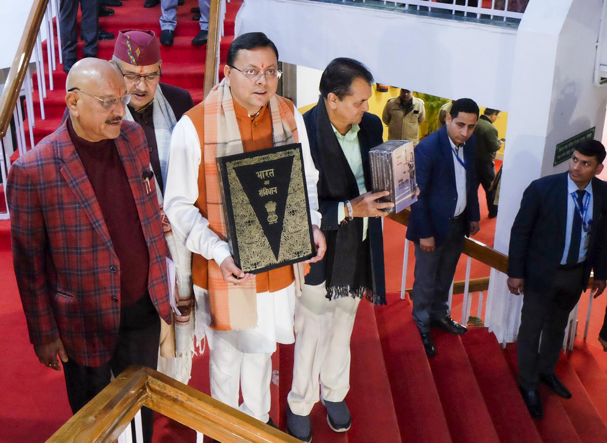 অভিন্ন দেওয়ানি বিধি: উত্তরাখণ্ডে এক সুর বিজেপি-কংগ্রেস, বিরোধিতায় মুসলিম সমাজ