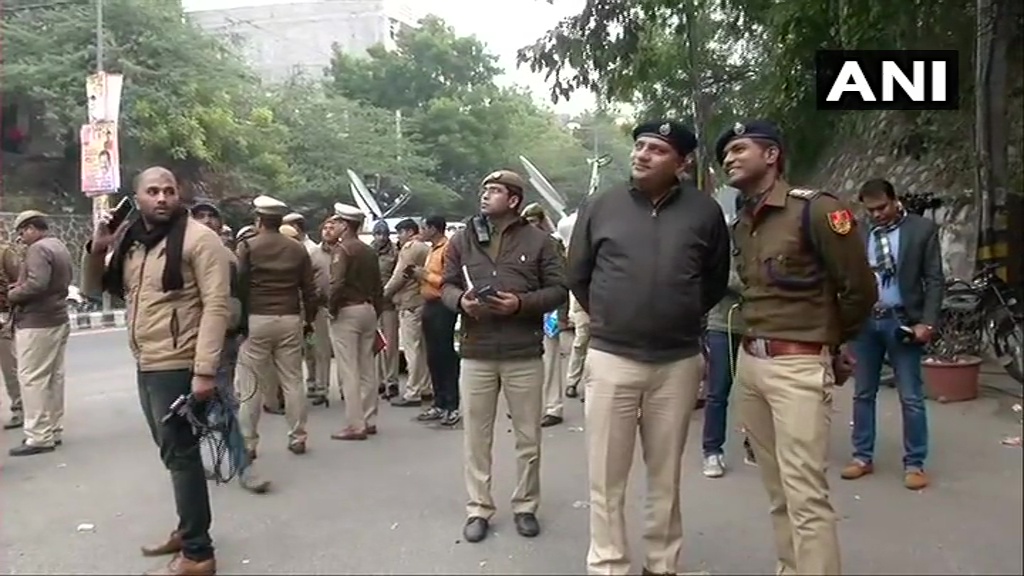 ছাত্র সংগঠনগুলোর মধ্যে সংঘর্ষে রক্তাক্ত জেএনইউ 