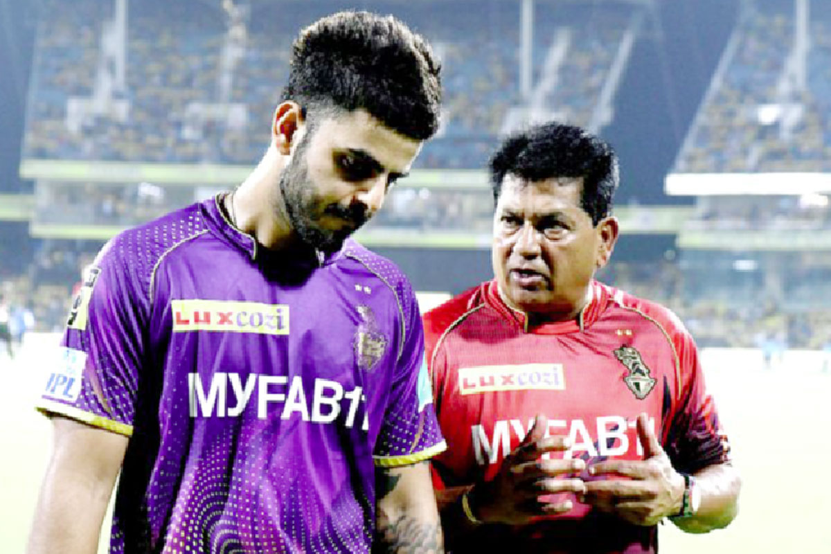 কোচ চন্দ্রকান্ত পণ্ডিতকে নিয়ে নাইট শিবিরে সমালোচনার ঝড়