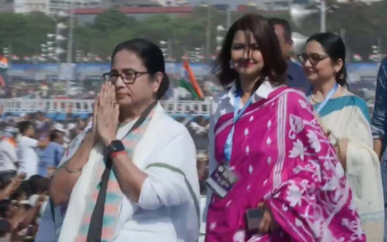 সায়নী থেকে শতাব্দী,  রবিবারের ব্রিগেডে হাইভোল্টেজ র‌্যাম্প