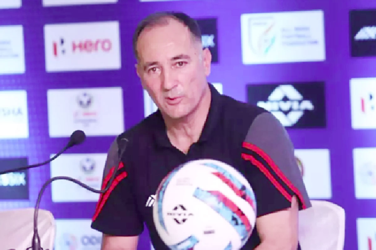 ভারতীয় ফুটবল দলের কোচ স্টিম্যাককে এখনই সরিয়ে দেওয়া উচিত