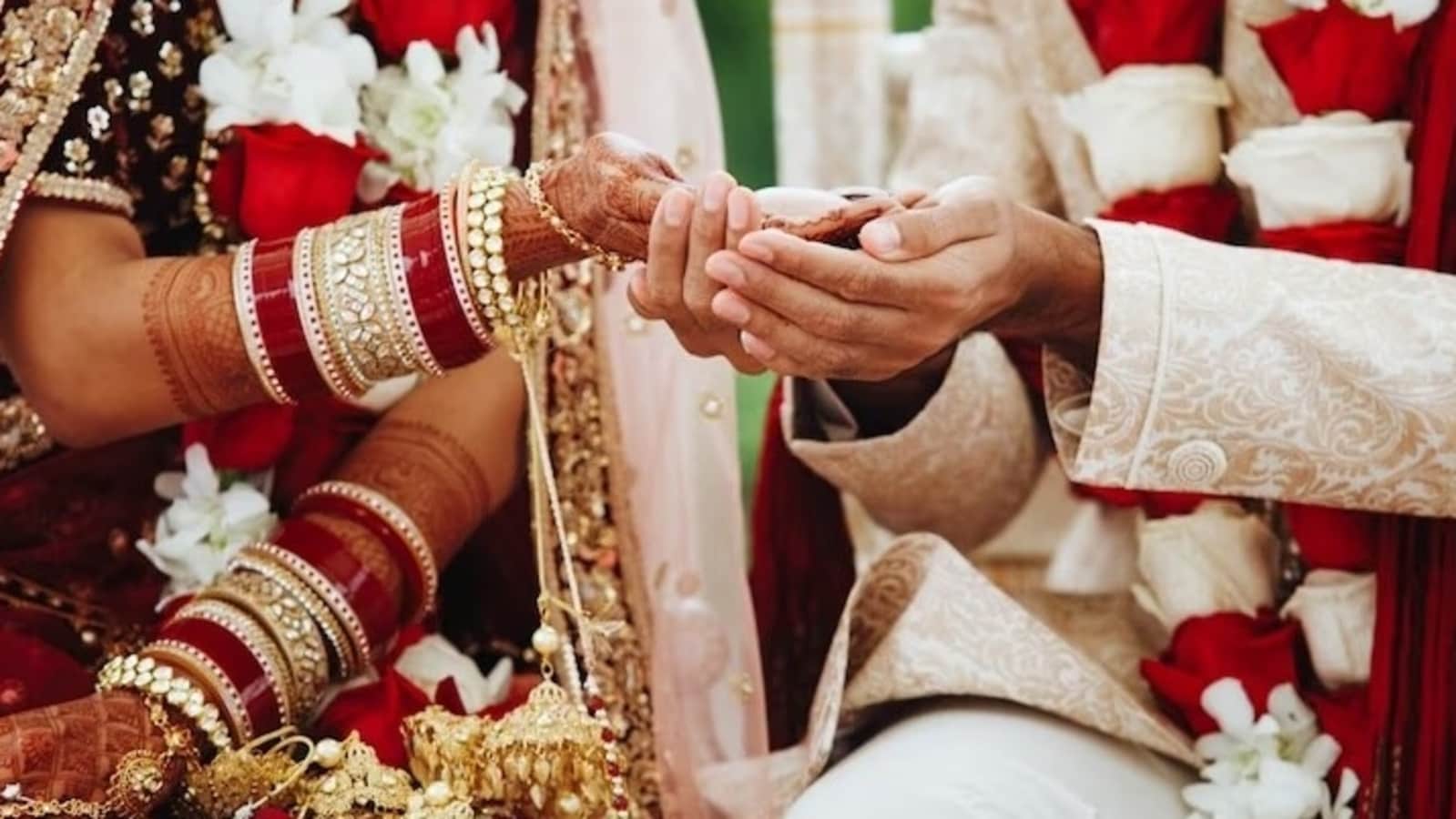 সরকারি টাকা হাতাতে দিদির কপালেই সিঁদুর ভাইয়ের!