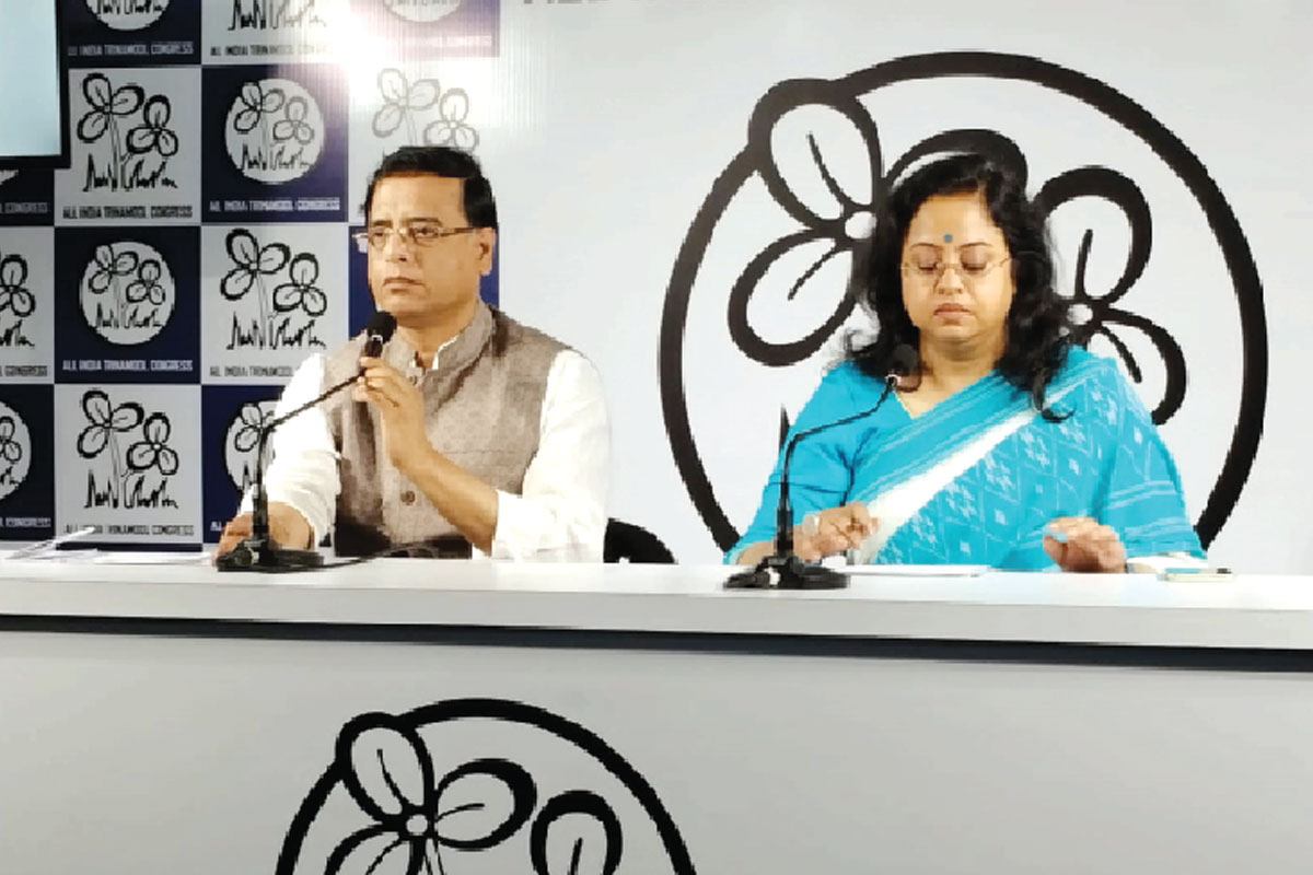 অভিজিৎ গঙ্গোপাধ্যায়ের বিরুদ্ধে নির্বাচন কমিশনের দ্বারস্থ হচ্ছে তৃণমূল, সাংবাদিক বৈঠক থেকে সরব স্নেহাশীষ, সুদেষ্ণা