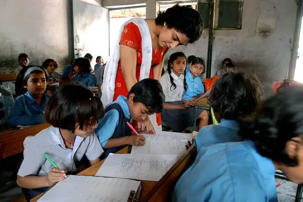 মহারাষ্ট্রের স্কুলে শিক্ষকেদের জন্য ড্রেস কোড